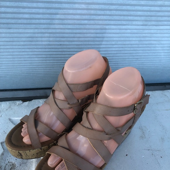Sey Esteem Stylish Women’s Tan Wedge Gladiator Sandals Size 7.5 - Picture 6 of 16